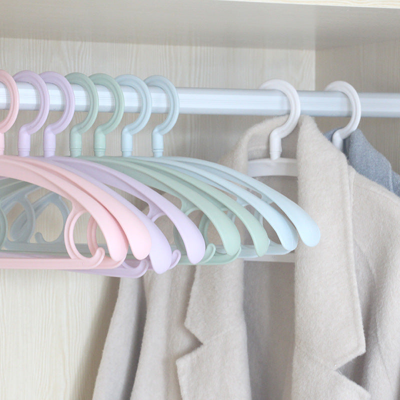 Bold Wide Shoulder Clothes Hanger for Winter Wear