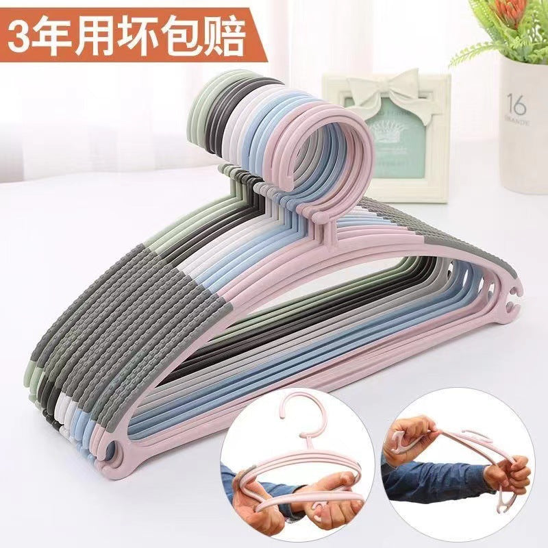 Seamless Wide Shoulder Plastic Clothes Hangers 5 Pc Set