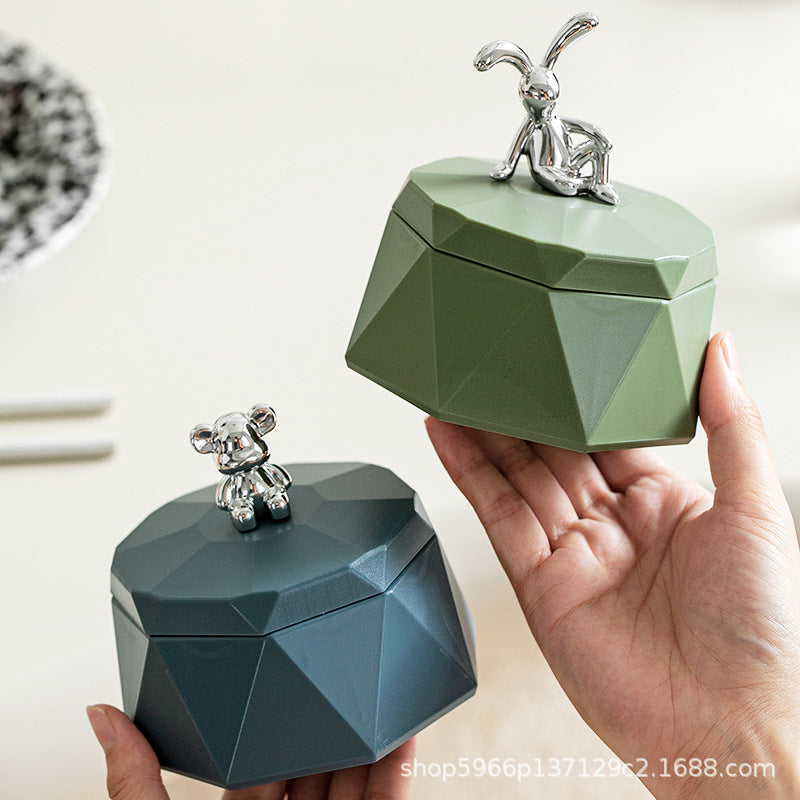Diamond Shape Luxury Ashtray with Lid – Windproof & Stylish