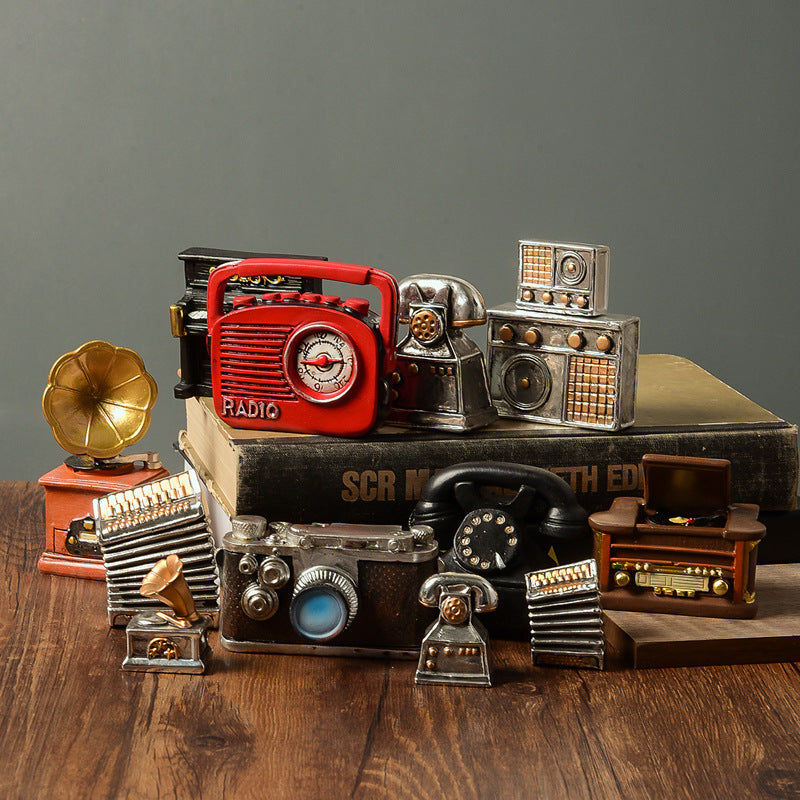 Retro Resin Ornaments – Mini Camera & Phonograph Décor for Home