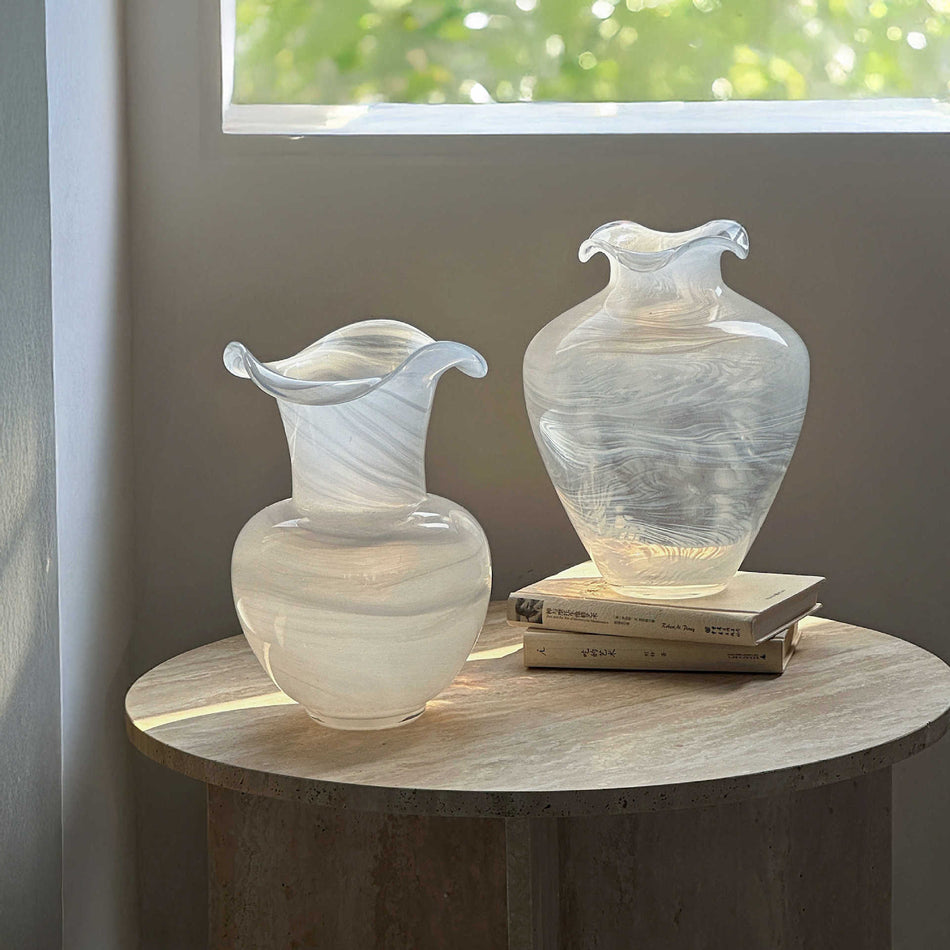 White Song Dynasty Aesthetic Silent Wind Glass Vase
