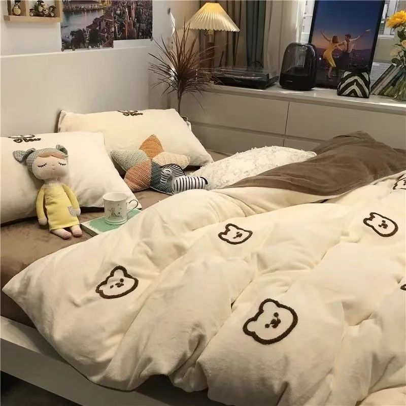 Cartoon Dorm Bedding Four-Piece Set